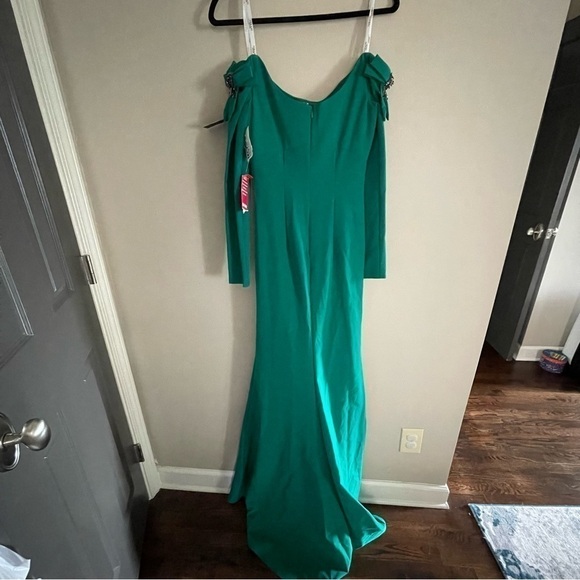 Terani Couture emerald green Off Shoulder High Scoop Neck Gown - Picture 6 of 11